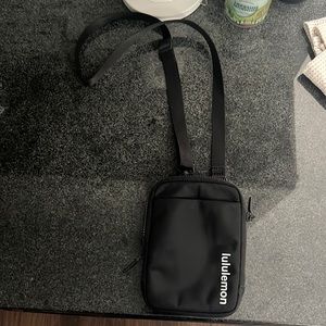 Lululemon crossbody bag, like new, black